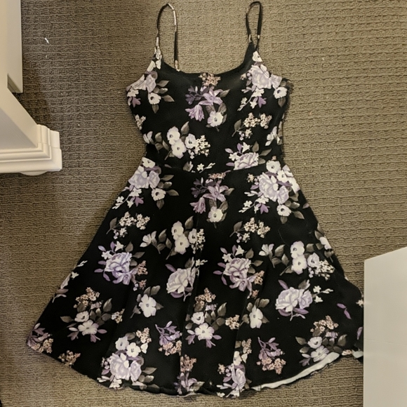 4 Dresses - Picture 4 of 5